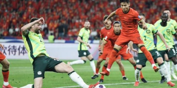 乐鱼最新网站-【世预赛】王大雷黄油手塞鸟首秀 国足0比2澳大利亚