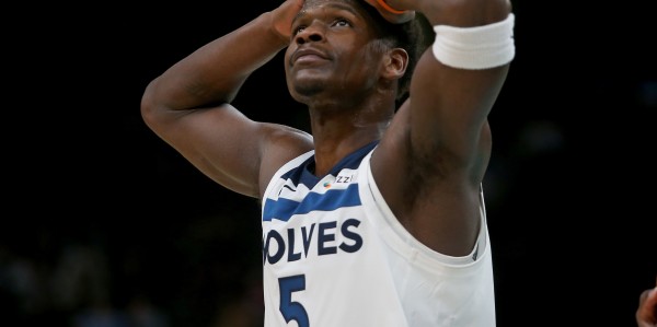 乐鱼最新网站-毫无状态！爱德华兹15中3&amp;amp;三分球7中0仅拿8分2板3助2断1帽