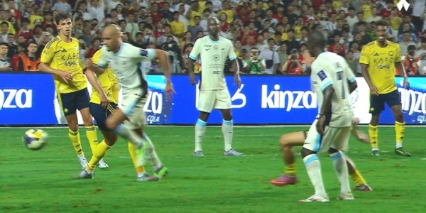 乐鱼最新网站-C罗犯规在先！菲利克斯破门5分钟2球，但VAR介入认定进球无效