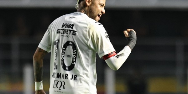 记者：内马尔转会马赛传闻完全不实，这不是一个话题