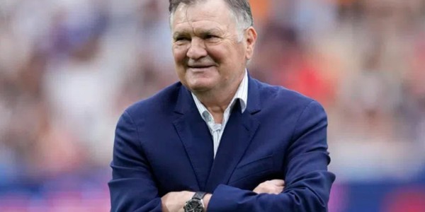 乐鱼最新网站-卡马乔：C罗是所有人的榜样，他让很多球员延长了职业生涯