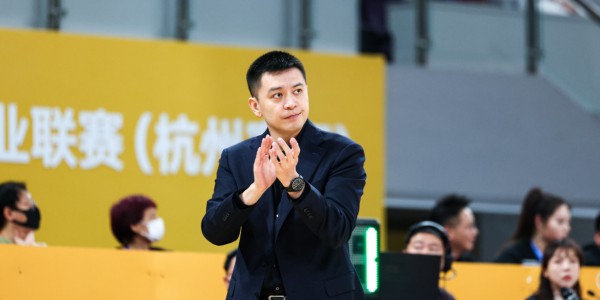 乐鱼中国官方网-还在挽留！辽媒曝杨鸣回沈去了俱乐部 他若走谁合适执教辽篮？