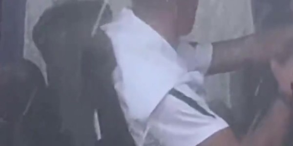 利雅得胜利一行抵达中国香港备战沙超杯，C罗被拍到乘上大巴车